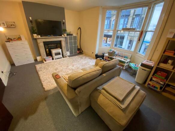 2 bed property, in Union Road, £125,000