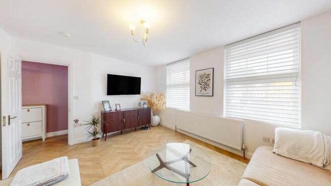 1 bed property, in Field End Road, £320,000