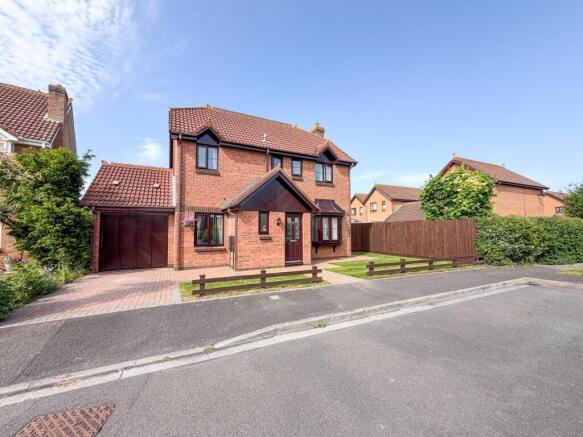 4 bed property, in Wedmore Close, £385,000