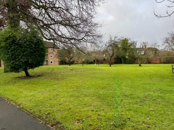 2 bed property, in Penns Lane, £155,000
