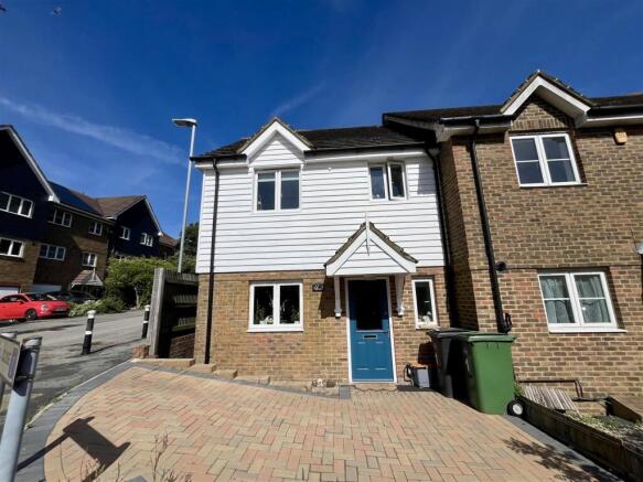 3 bed property, in Mistral Close, £340,000