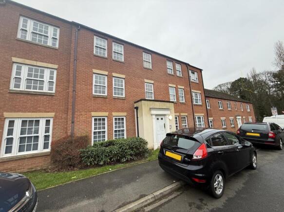 2 bed property, in Camsell Court, £60,000
