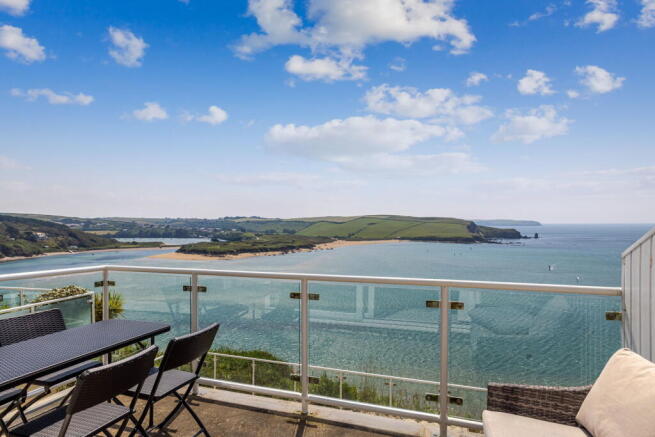 2 bed property, in Folly Hill, £500,000