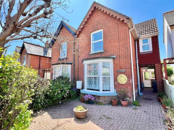 3 bed property, in Freshwater, £245,000