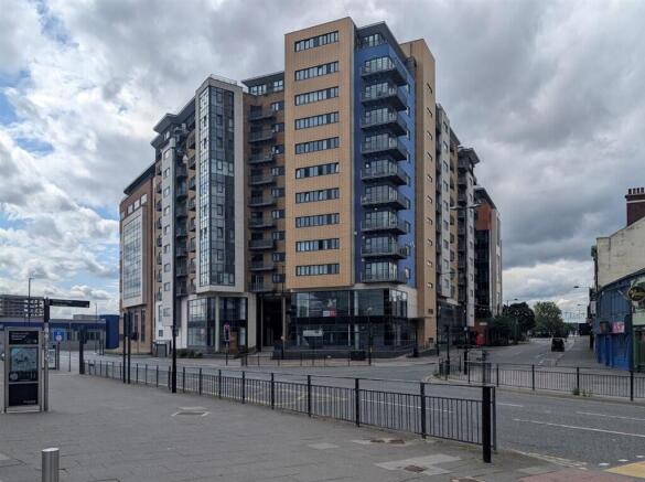 1 bed property, in St. James Gate, £64,000