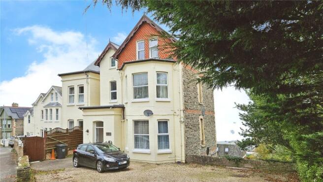 9 bed property, in Crofts Lea Park, £500,000