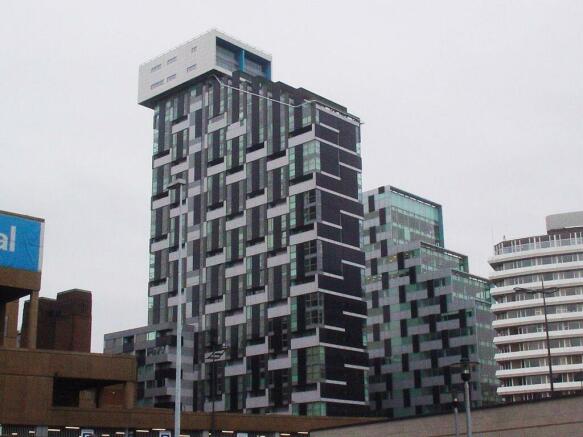 2 bed property, in Unity Building, £195,000