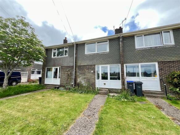 3 bed property, in Hollows Close, £275,000