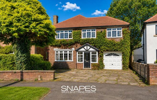 4 bed property, in Daylesford Crescent, £739,000