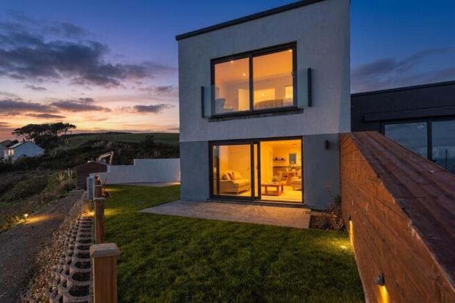 2 bed property, in Portwrinkle, £650,000