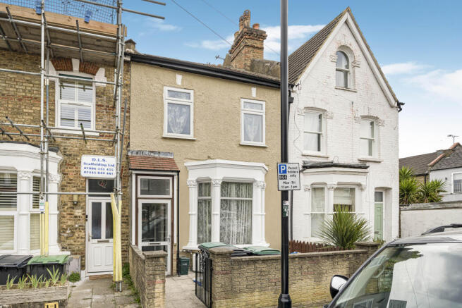 1 bed property, in Shropshire Road, £300,000