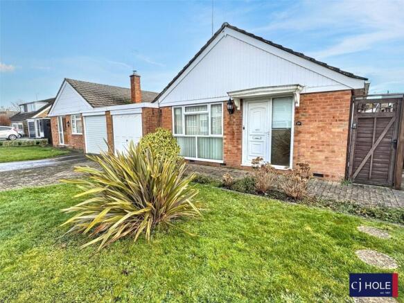 2 bed property, in Kingstone Avenue, £285,000