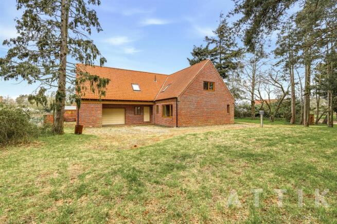 4 bed property, in Elsing Road, £500,000