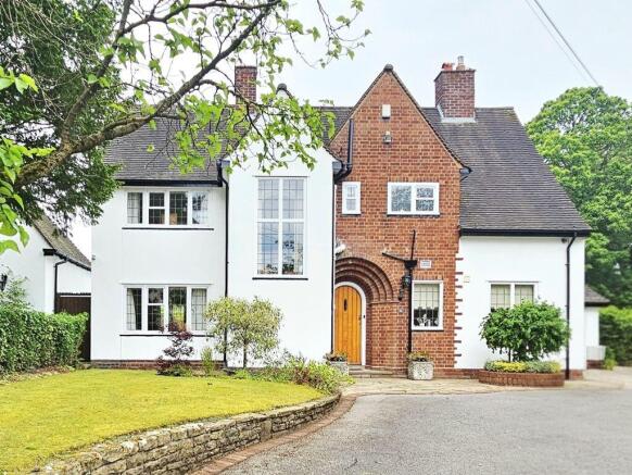 4 bed property, in Manor Drive, £875,000