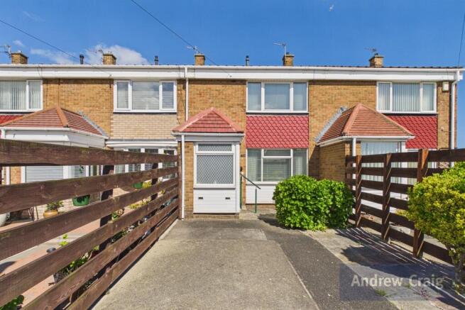 2 bed property, in Norham Avenue North, £125,000
