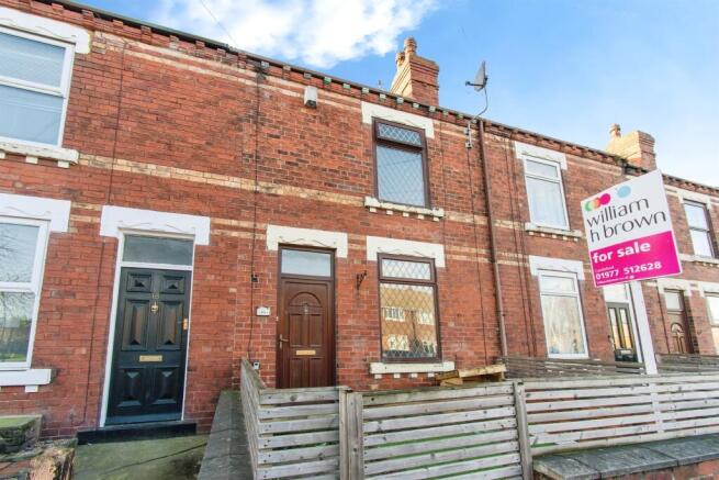 2 bed property, in Wood Lane, £130,000