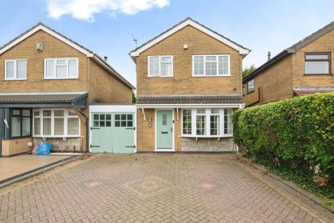 3 bed property, in Dixon Close, £260,000