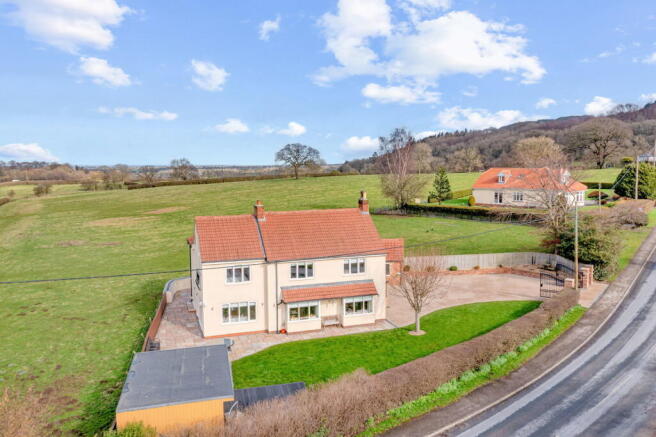 5 bed property, in Clack Lane, £800,000