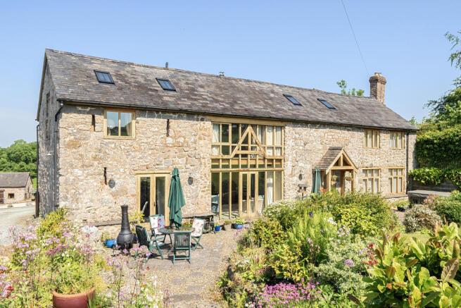 4 bed property, in Pentre Farm, £500,000