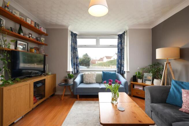 3 bed property, in Derry Road, £450,000