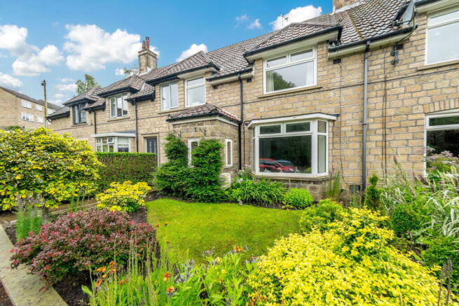 3 bed property, in Oakes Lane, £200,000