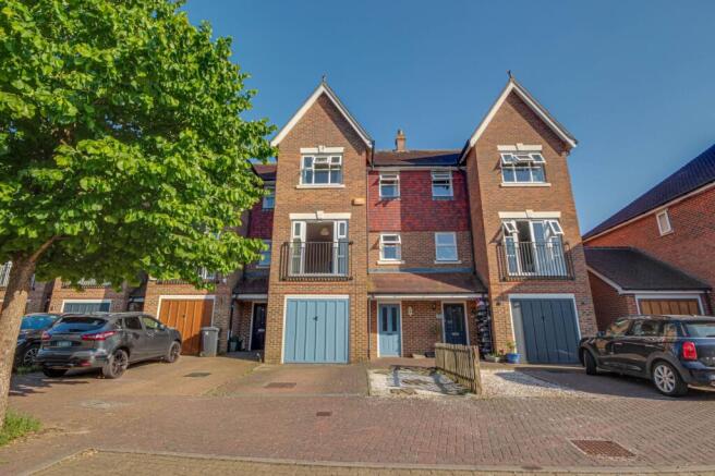 3 bed property, in Highbank, £425,000