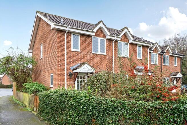2 bed property, in Bushy Close, £325,000