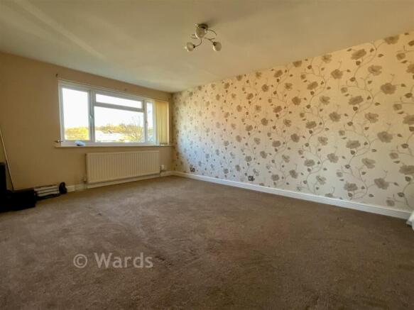 2 bed property, in Hamwick Green, £100,000