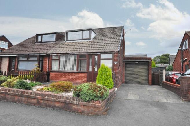 2 bed property, in Lancaster Close, £199,000