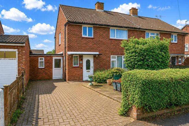 3 bed property, in Manor Road, £500,000