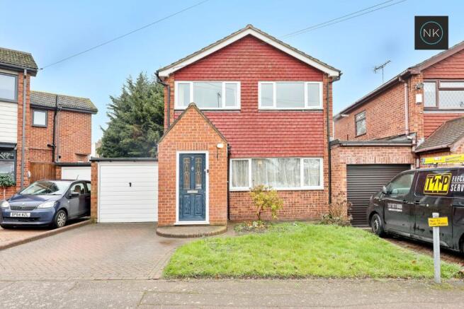 3 bed property, in Barnmead, £700,000