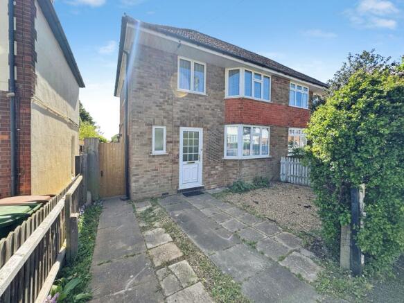 3 bed property, in Second Avenue, £225,000