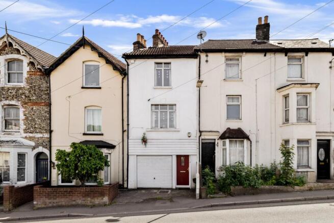 2 bed property, in Tower Hamlets Road, £190,000