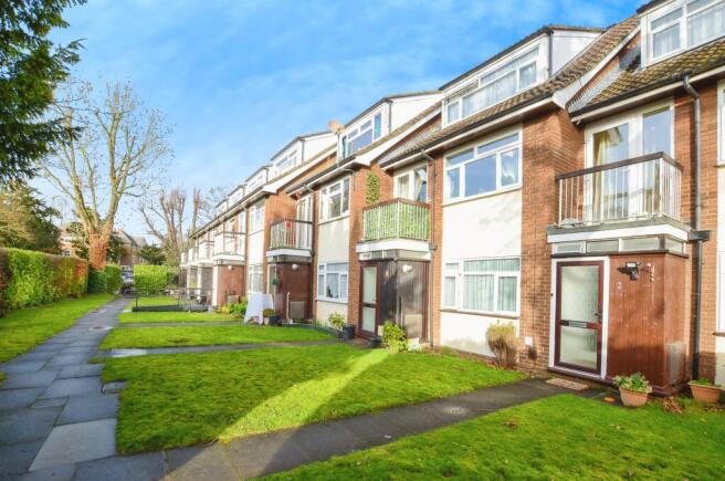 1 bed property, in Westfield Park, £275,000