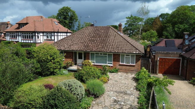3 bed property, in Poplar Road, £850,000