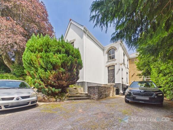 1 bed property, in Truro, £145,000