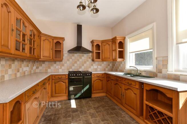 4 bed property, in Arthurs Hill, £575,000