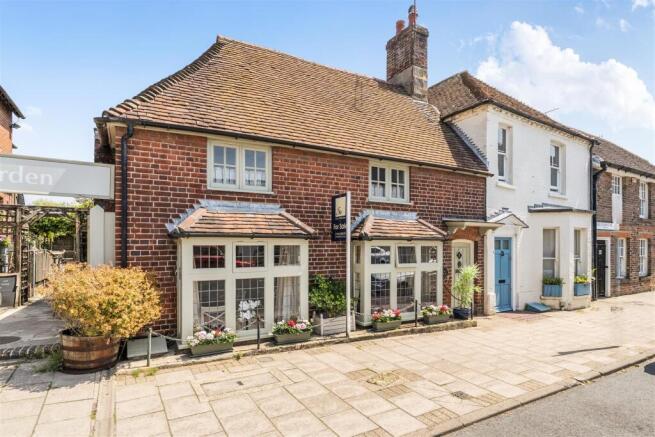 2 bed property, in Queen Street, £595,000