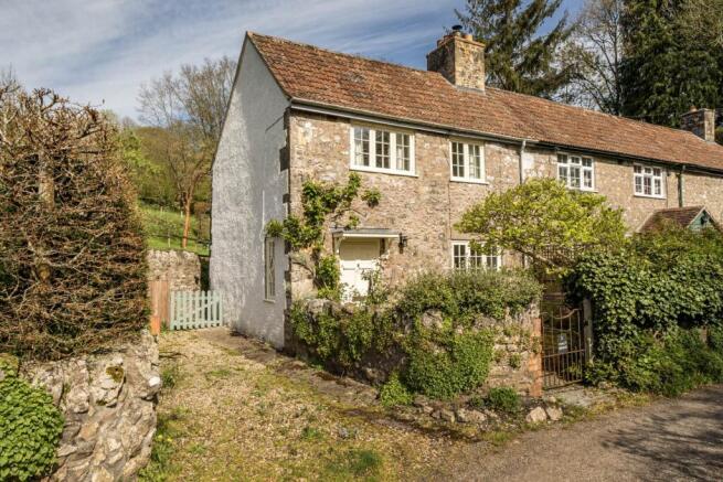 3 bed property, in Court Street, £280,000