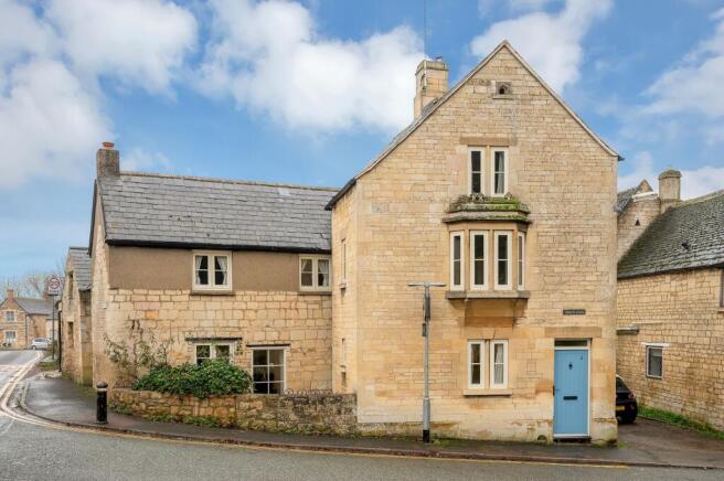 5 bed property, in Church Road, £685,000