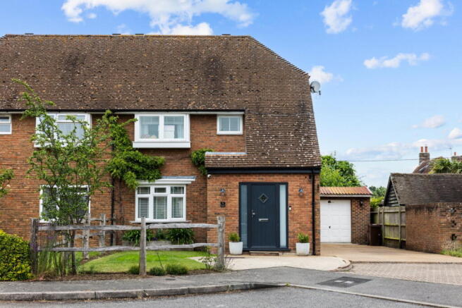 3 bed property, in Pattenden Gardens, £475,000