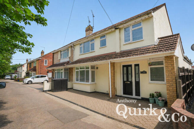 4 bed property, in Canvey Road, £375,000