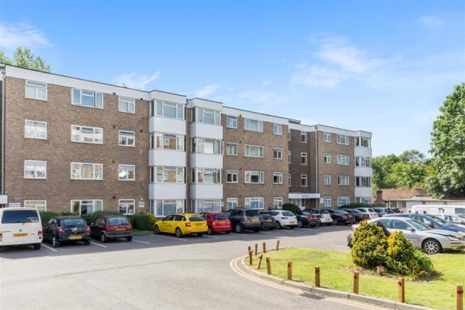 2 bed property, in The Priory, £250,000