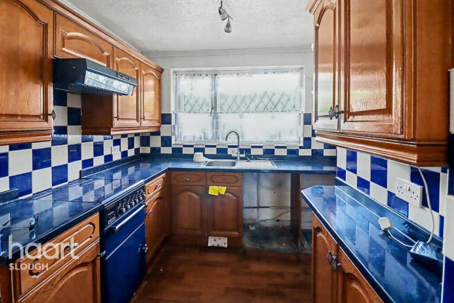 2 bed property, in Walpole Road, £475,000