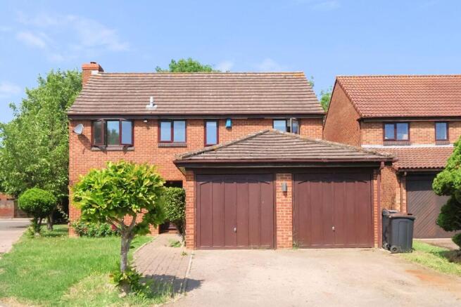 4 bed property, in Daffodil Close, £750,000