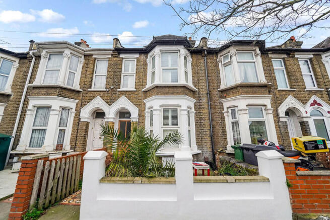 3 bed property, in Windsor Road, £800,000