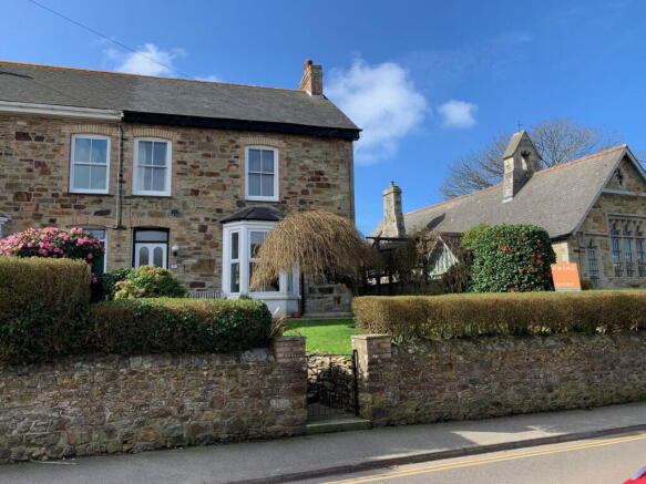 4 bed property, in Vicarage Road, £460,000