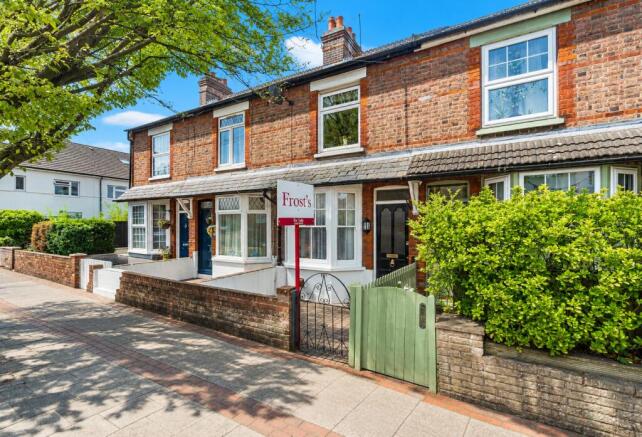 2 bed property, in High Street, £400,000