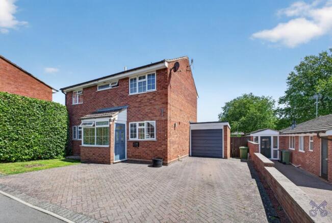 4 bed property, in Sycamore Avenue, £325,000