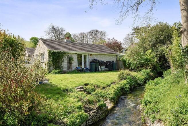 2 bed property, in Blagdon Close, £375,000